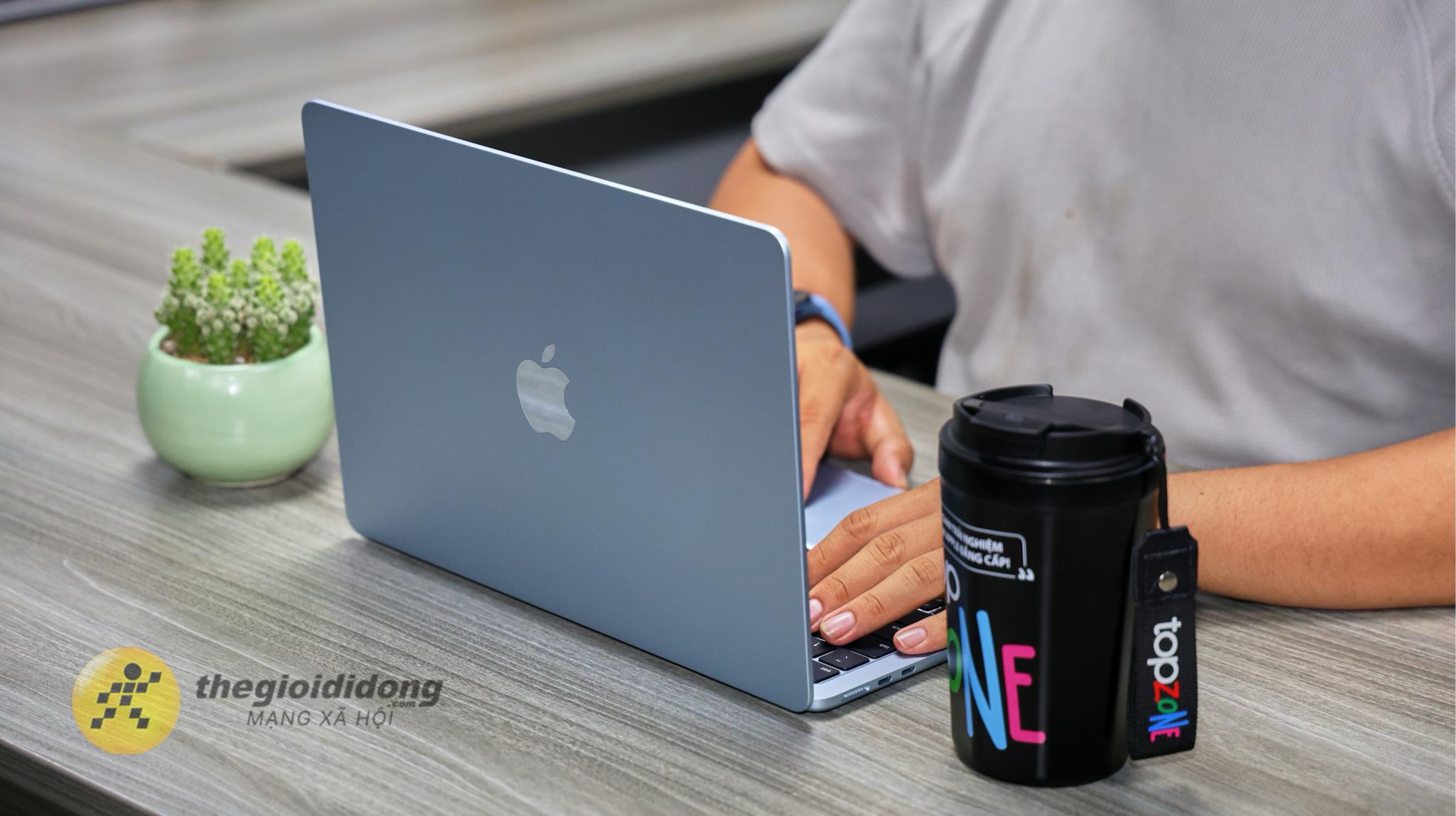 MacBook Neo anh 2