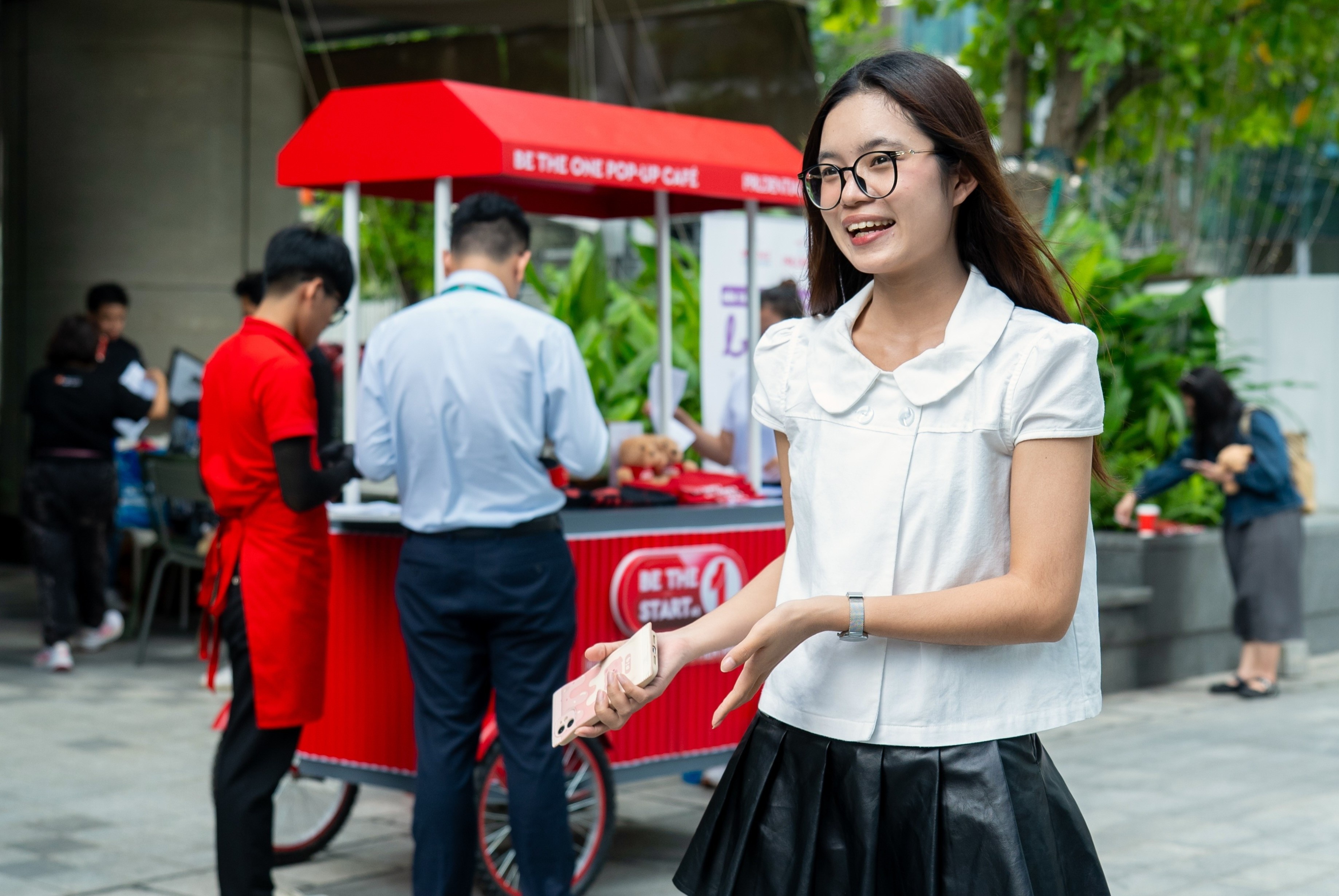 Bên cạnh thu nhập, đâu là ‘lý do ở lại’ với nghề của người trẻ?   