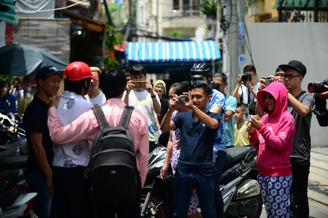 Nhung hinh anh khong dep trong dam tang Minh Thuan,  Minh Thuan qua doi,  Minh Thuan bi ung thu phoi anh 1