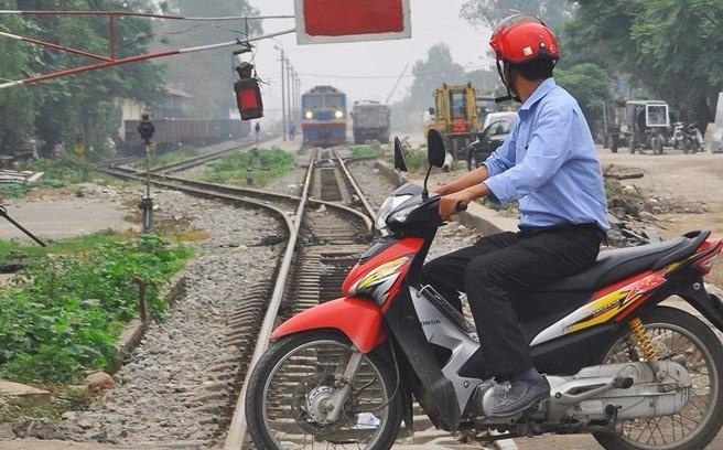 Luu thong qua duong sat: 'Tu than con xa lam?' hinh anh