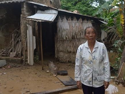 'Truong thon thu tien cuu tro de chia lai khong dang trach' hinh anh