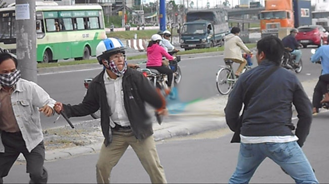 Người dân vô cảm ảnh 2 Nguoi dan vo cam anh 2