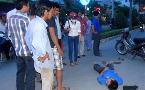 Vi sao co nguoi con vo cam khi gap cac vu tai nan tren pho? hinh anh