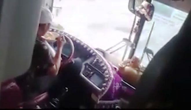 'Tai xe buong vo lang an mi la coi thuong tinh mang khach' hinh anh