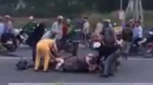 xe thit trau tren duong anh 1