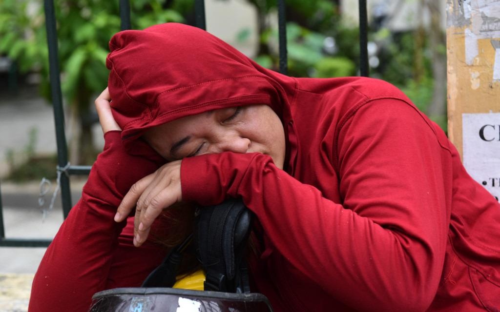 Lua 9X cuoi cung di thi, nho canh phu huynh va vat giua nang gat hinh anh