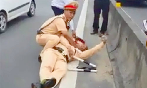 Hat vang CSGT: Tai xe con do hinh anh