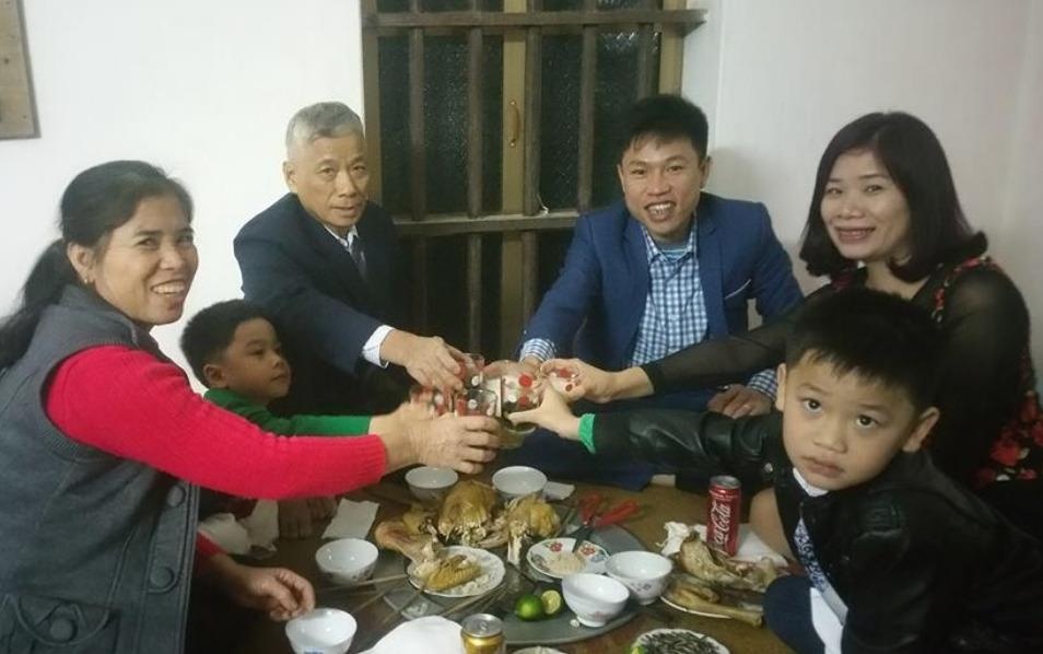 Nhung cau chuyen cam dong dip Tet Nguyen dan hinh anh