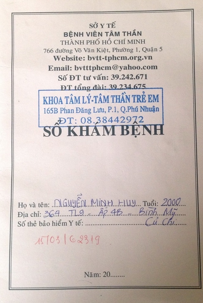Sổ khám bệnh do gia đình Huy cung cấp