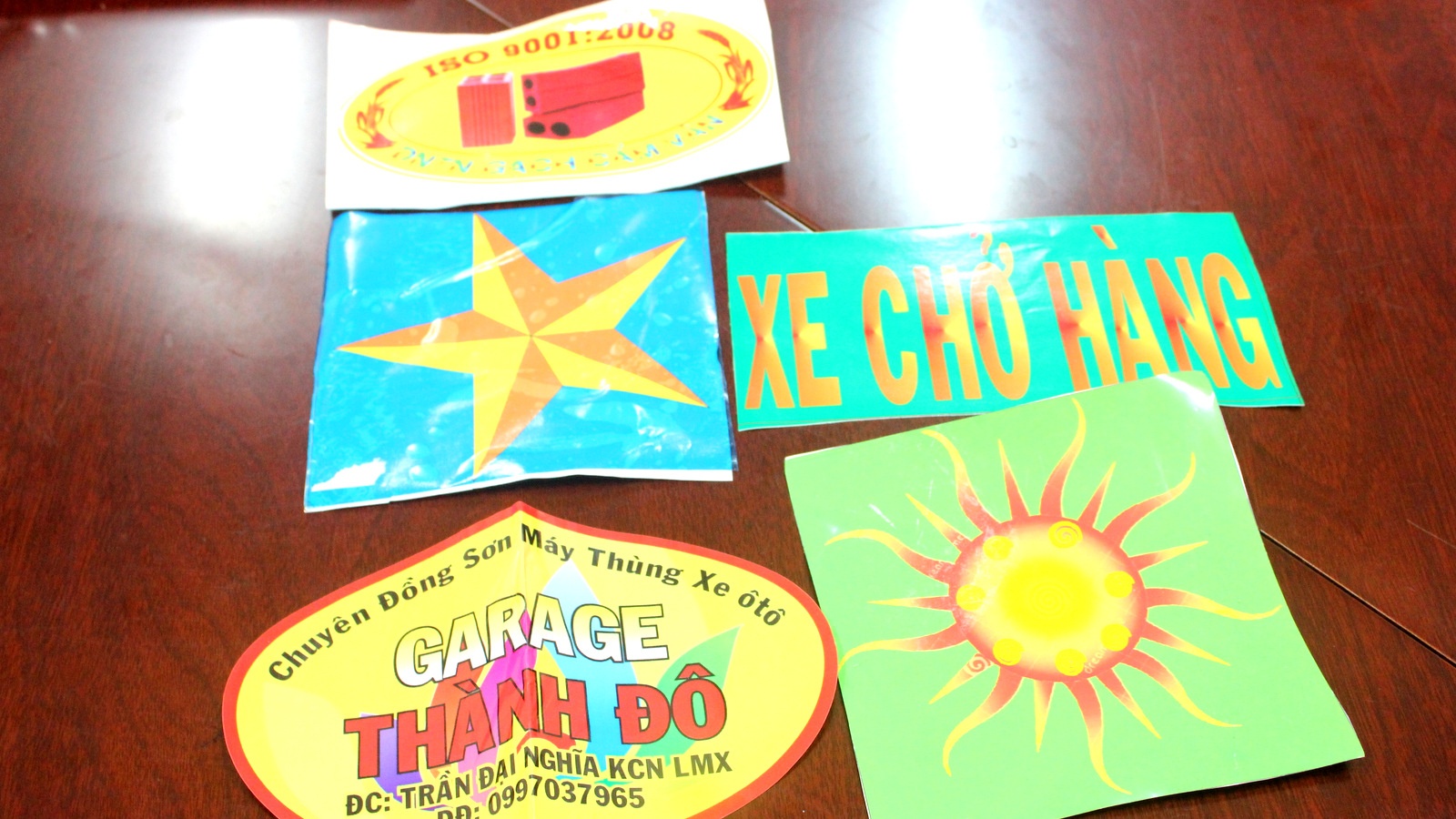 Duong day ban logo 'xe vua' o Sai Gon hoat dong the nao? hinh anh