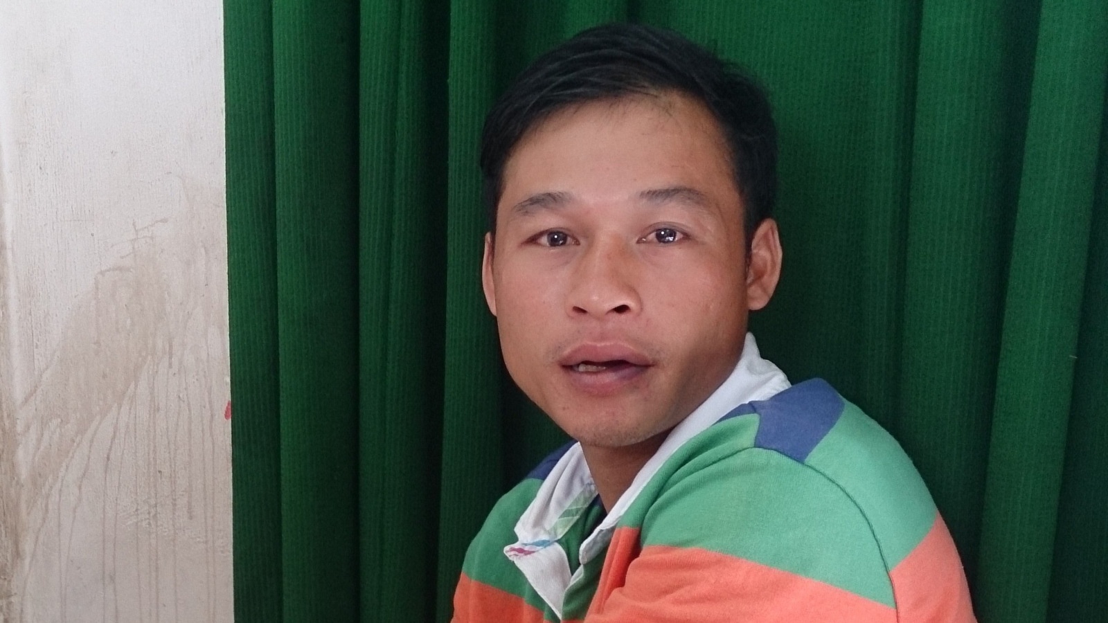 Phụ xe Cường tại cơ quan điều tra. Ảnh: M.T.