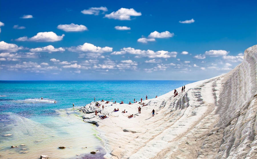 Nhung bai bien co mau sac la nhat tren the gioi anh 9