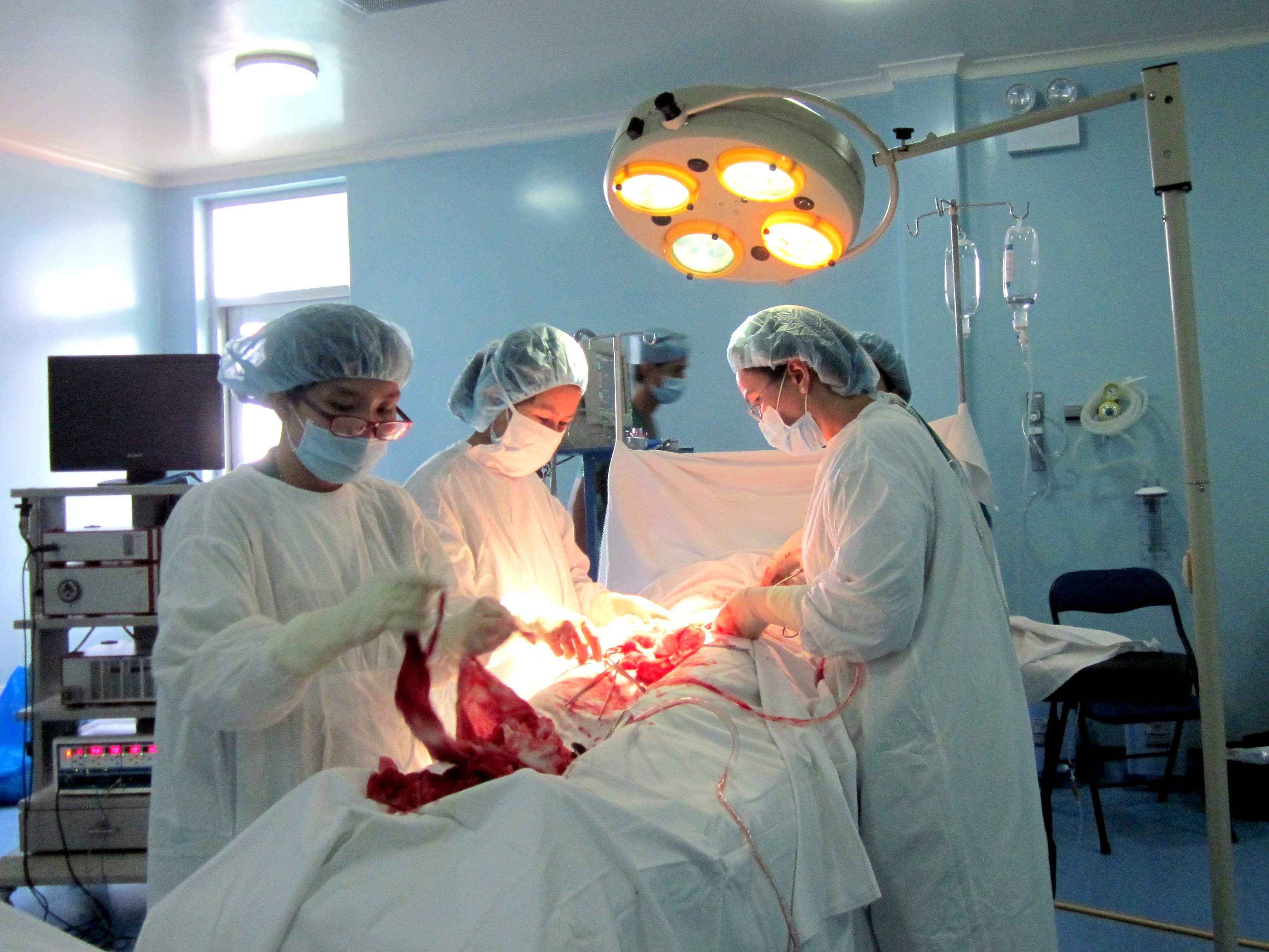 Nguy kich vi vo thai ngoai tu cung hinh anh