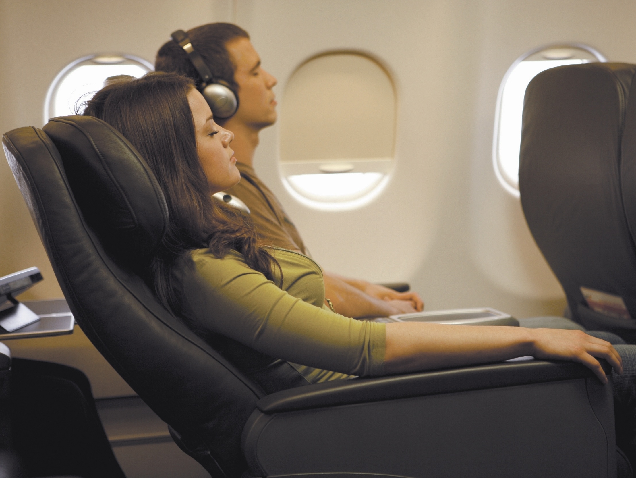 10 meo vat giup ban thoai mai hon trong chuyen bay dai hinh anh