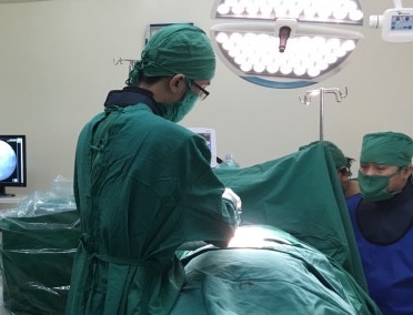 Bom xi mang vao dot song cuu benh nhan khoi bi liet chan hinh anh