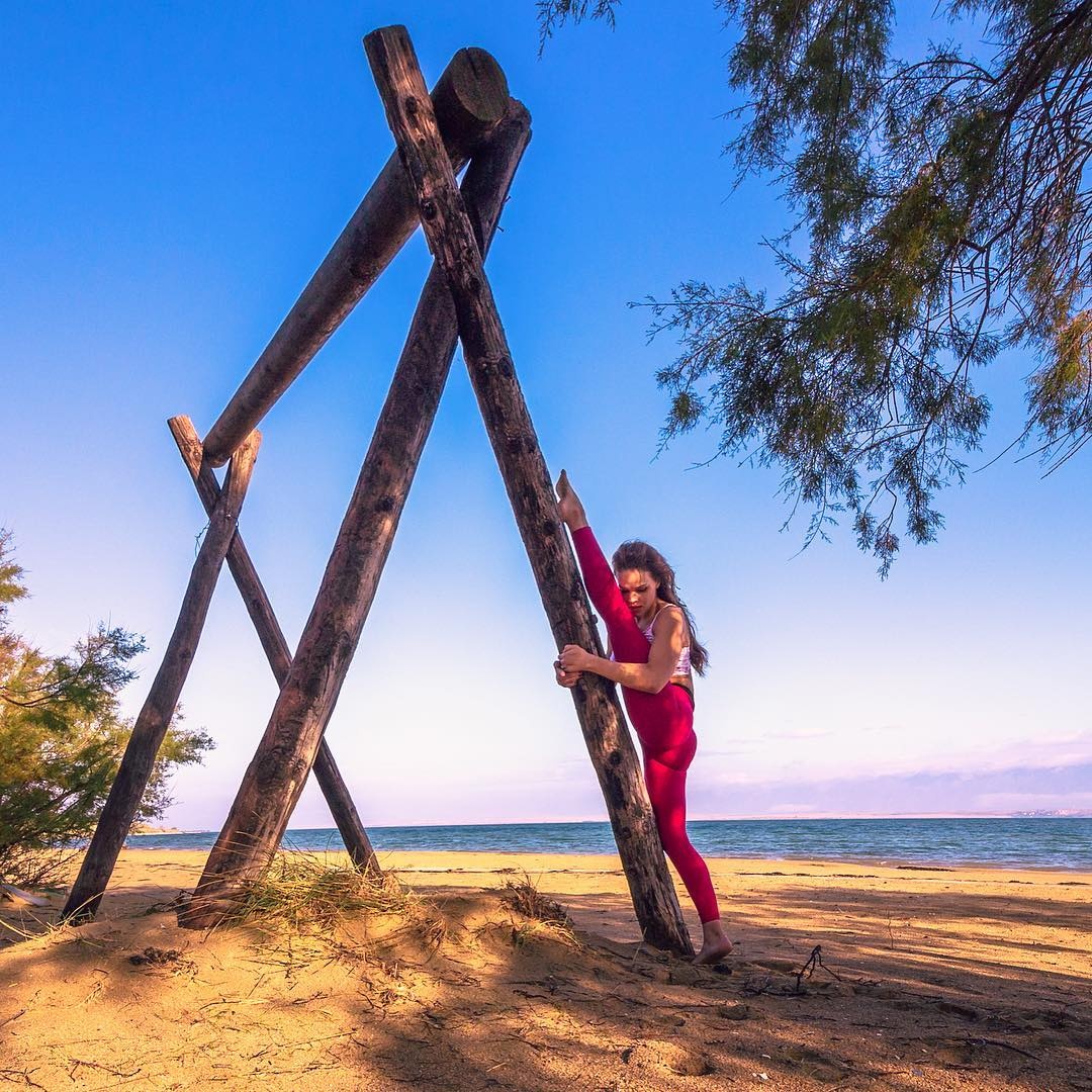 Bo anh yoga vong quanh the gioi cua nu phi cong 29 tuoi anh 3