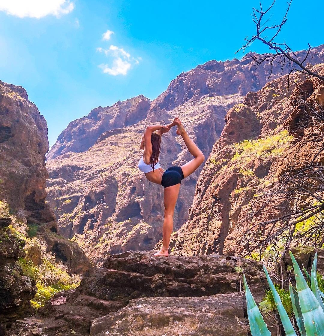 Bo anh yoga vong quanh the gioi cua nu phi cong 29 tuoi anh 6