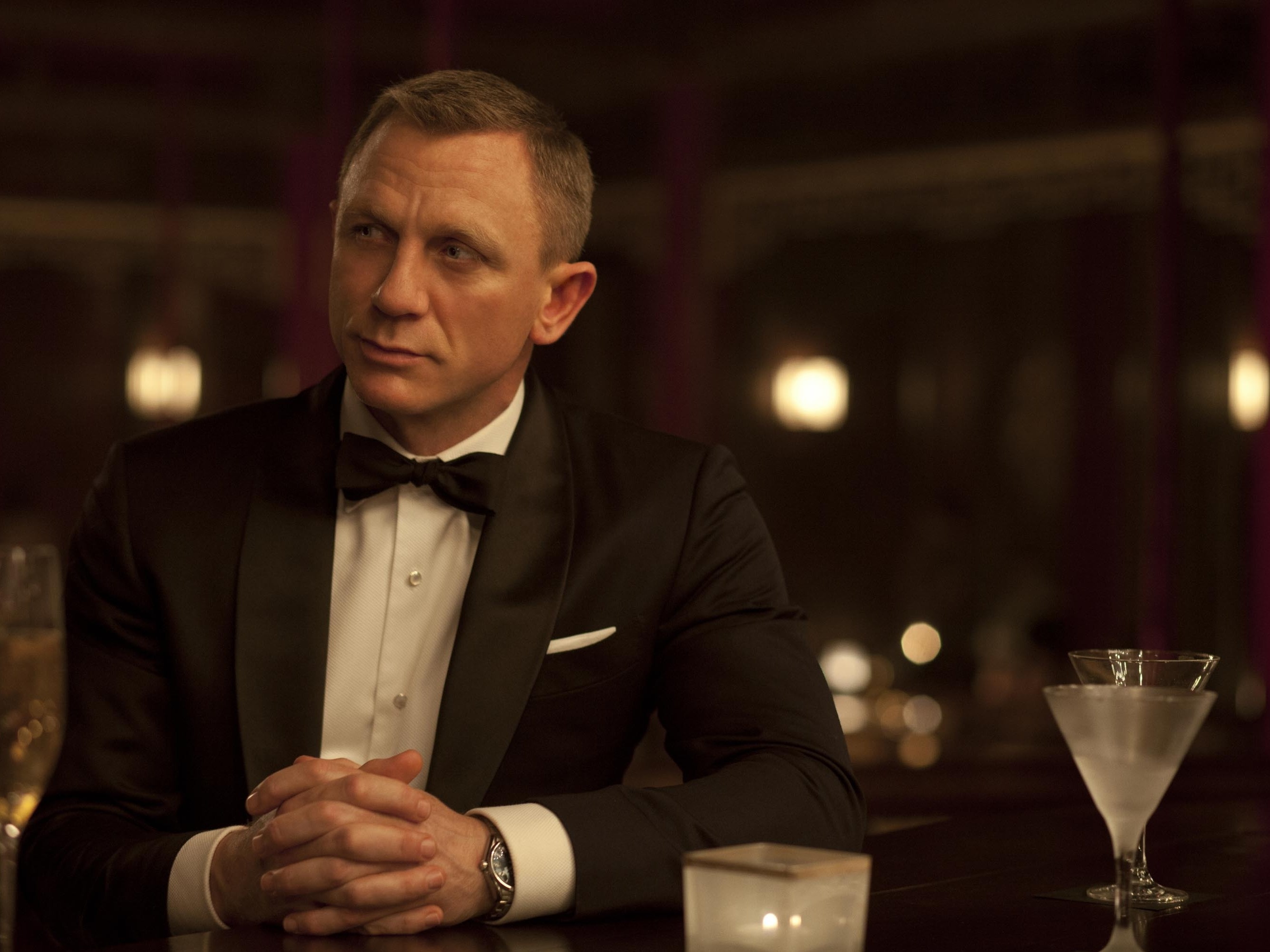 'James Bond da uong martini sai cach' hinh anh