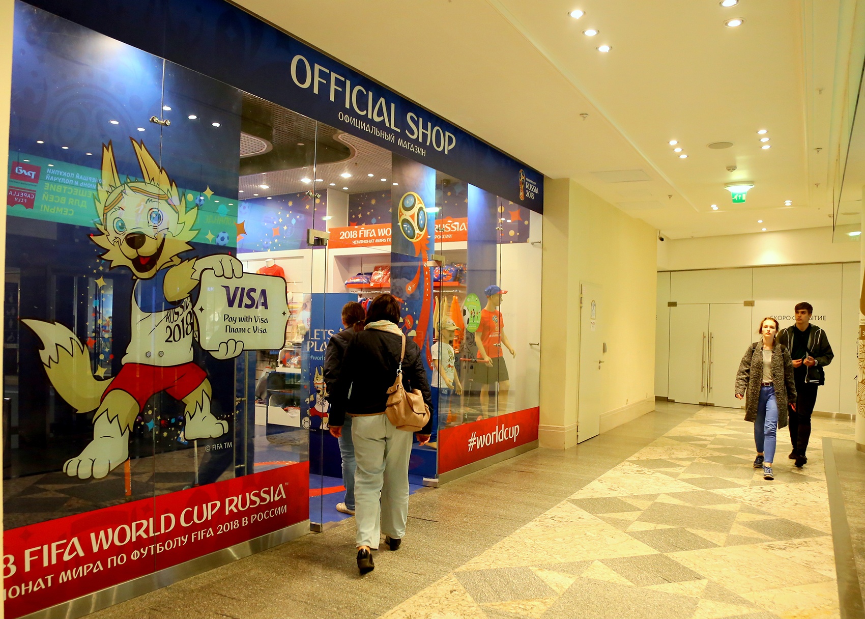 #Justgo: Den cua hang chinh thuc dau tien cua FIFA World Cup 2018 hinh anh