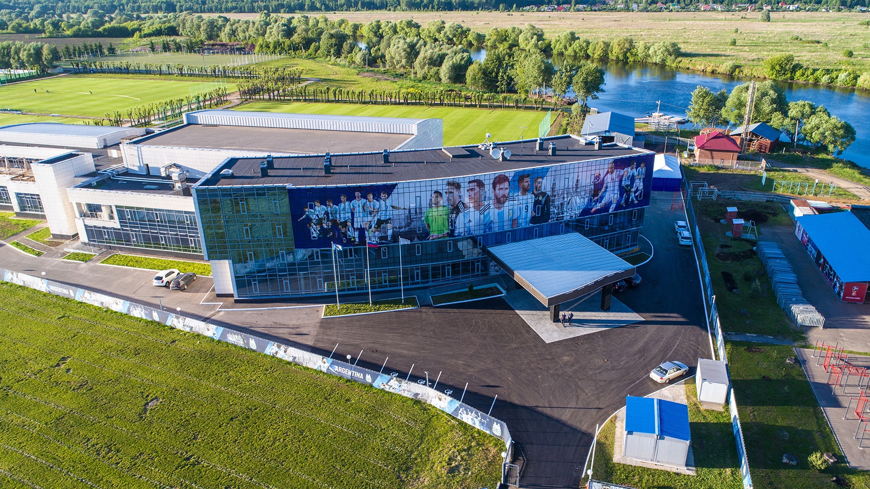 Khach san noi cac cau thu tham du World Cup 2018 o hien dai the nao? hinh anh