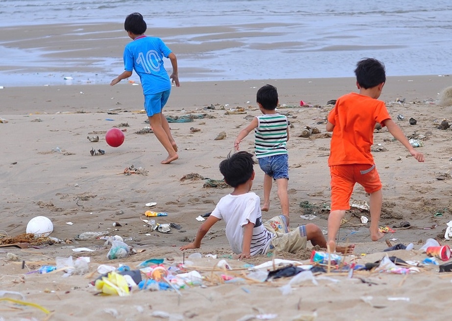 Hinh anh ngap rac dang so tai nhung khu du lich noi tieng hinh anh