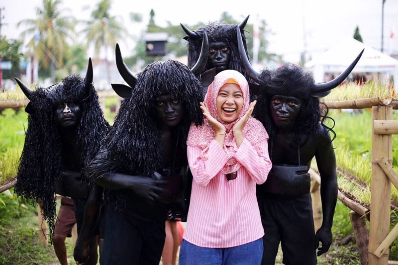 tap tuc ky di o Indonesia anh 19