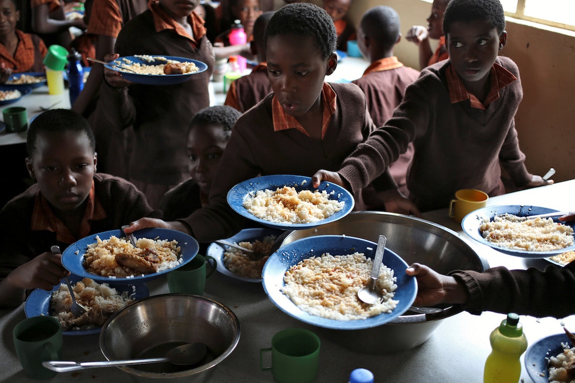 bua trua cua tre em tren the gioi anh 15