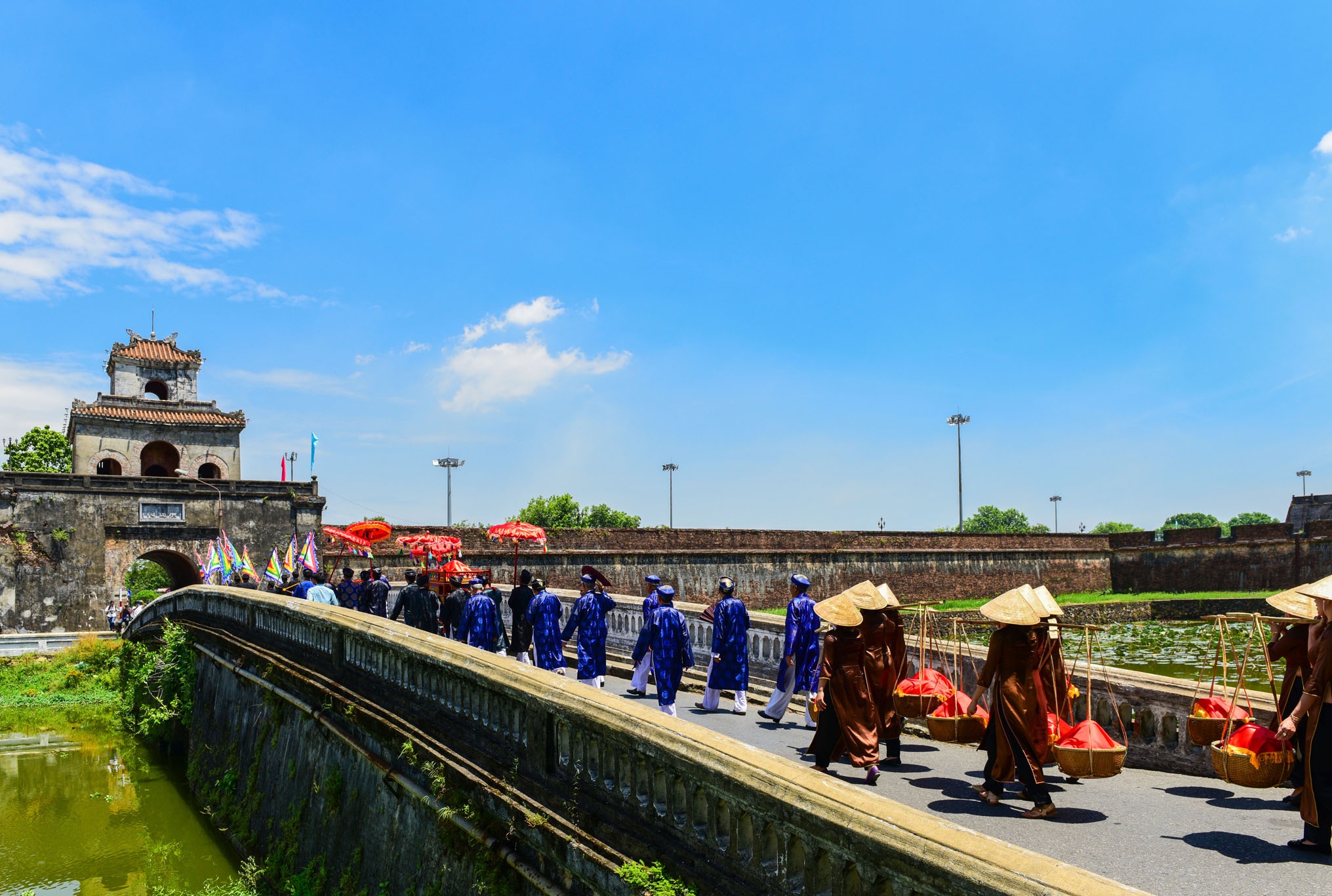 le Cung Tien Thanh Tra dang vua anh 10