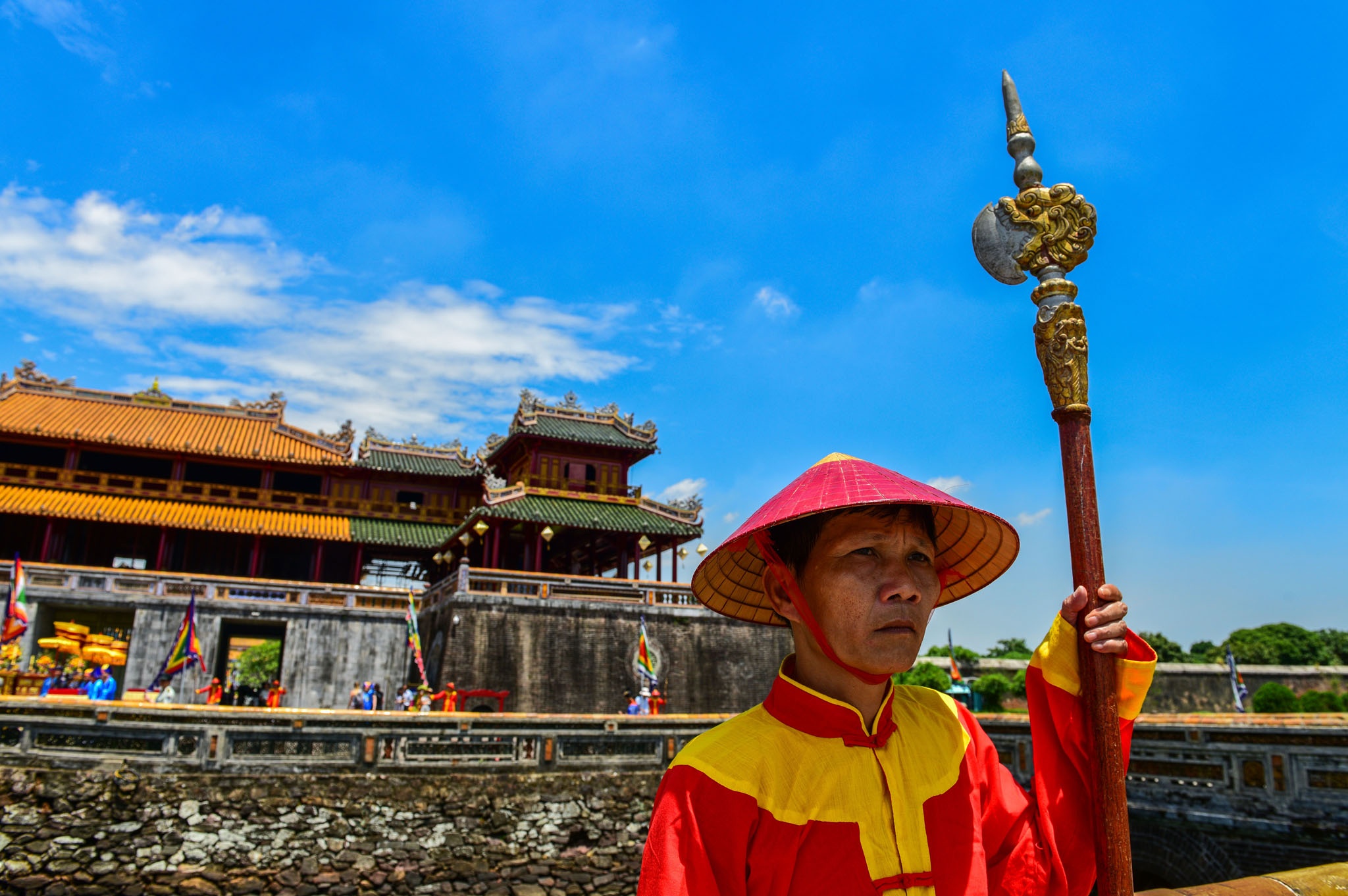 le Cung Tien Thanh Tra dang vua anh 12
