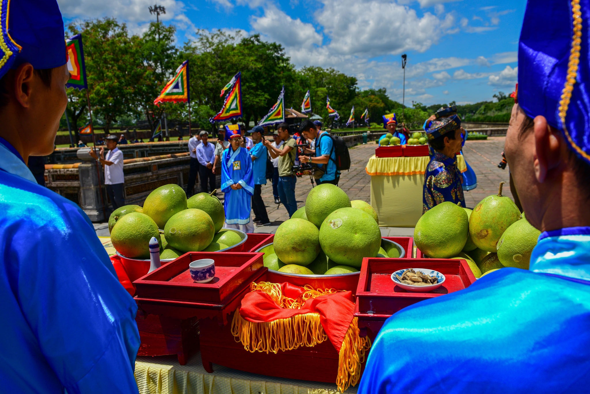 le Cung Tien Thanh Tra dang vua anh 13
