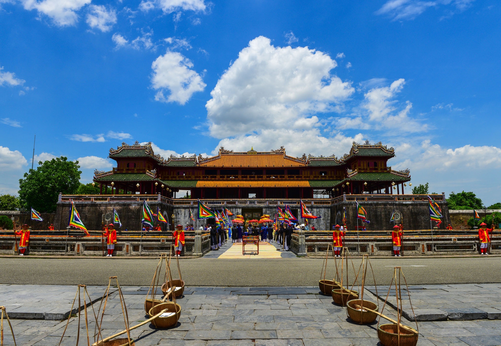 le Cung Tien Thanh Tra dang vua anh 15