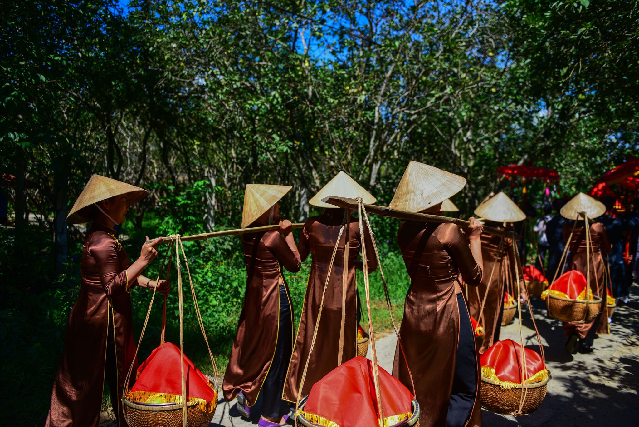 le Cung Tien Thanh Tra dang vua anh 6