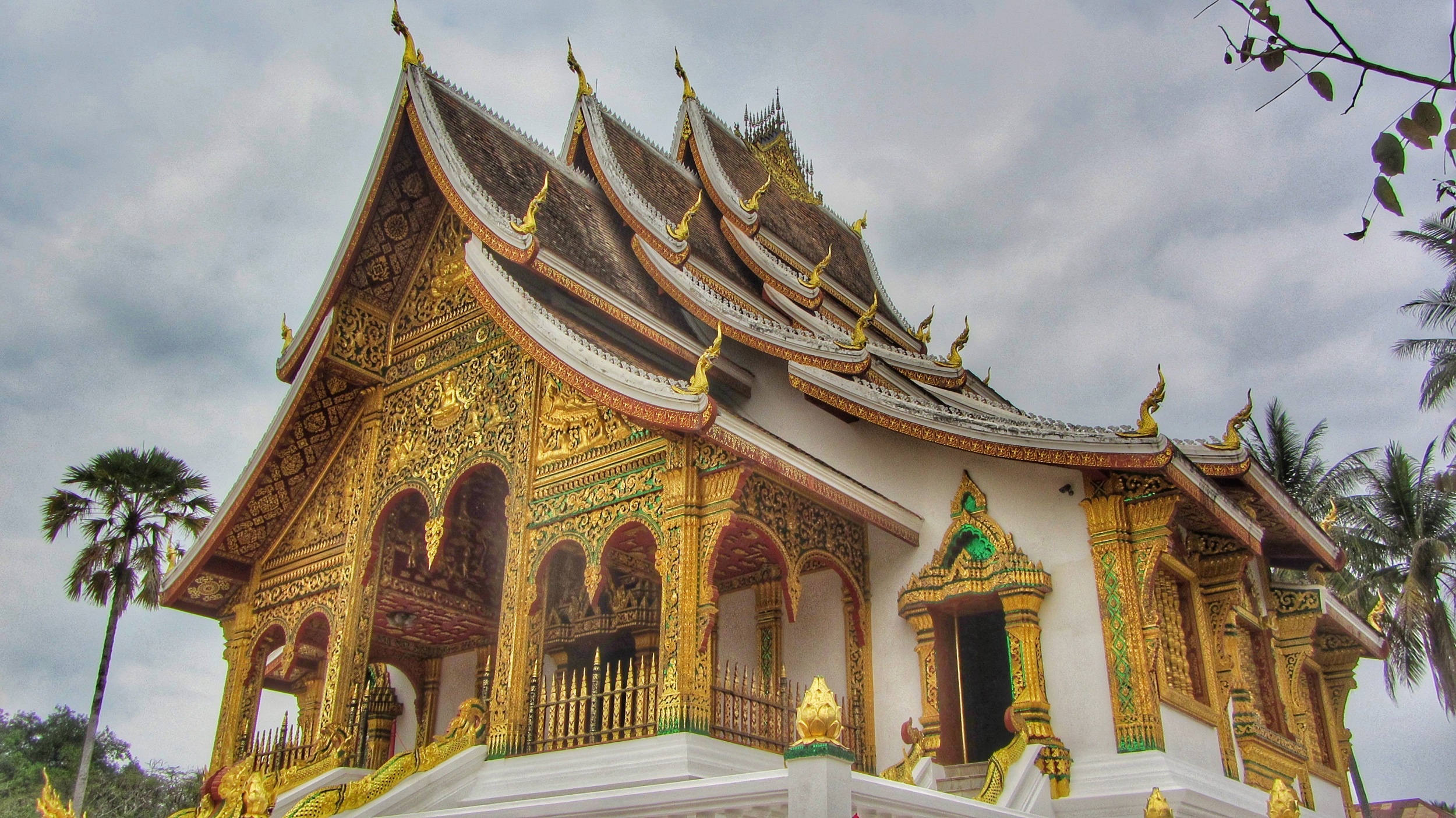 Den Luang Prabang tim lai hinh dang xua nuoc Lao hinh anh