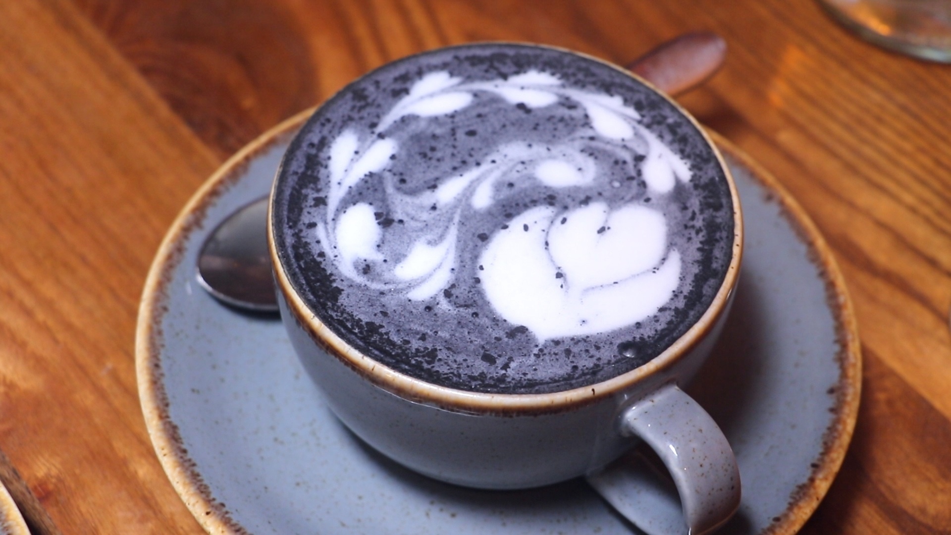 Ca phe than lam tu vo dua, khong chua caffeine o London hinh anh