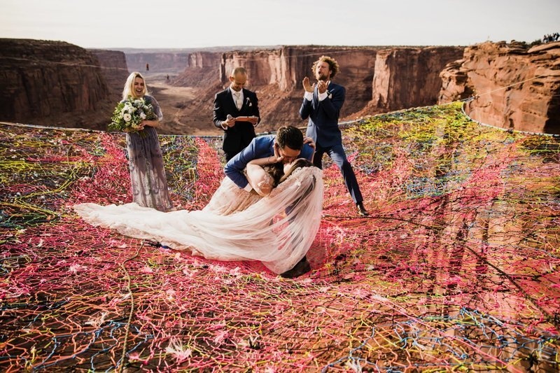 Dam cuoi doc nhat to chuc tren luoi khong lo cang giua vuc sau hinh anh