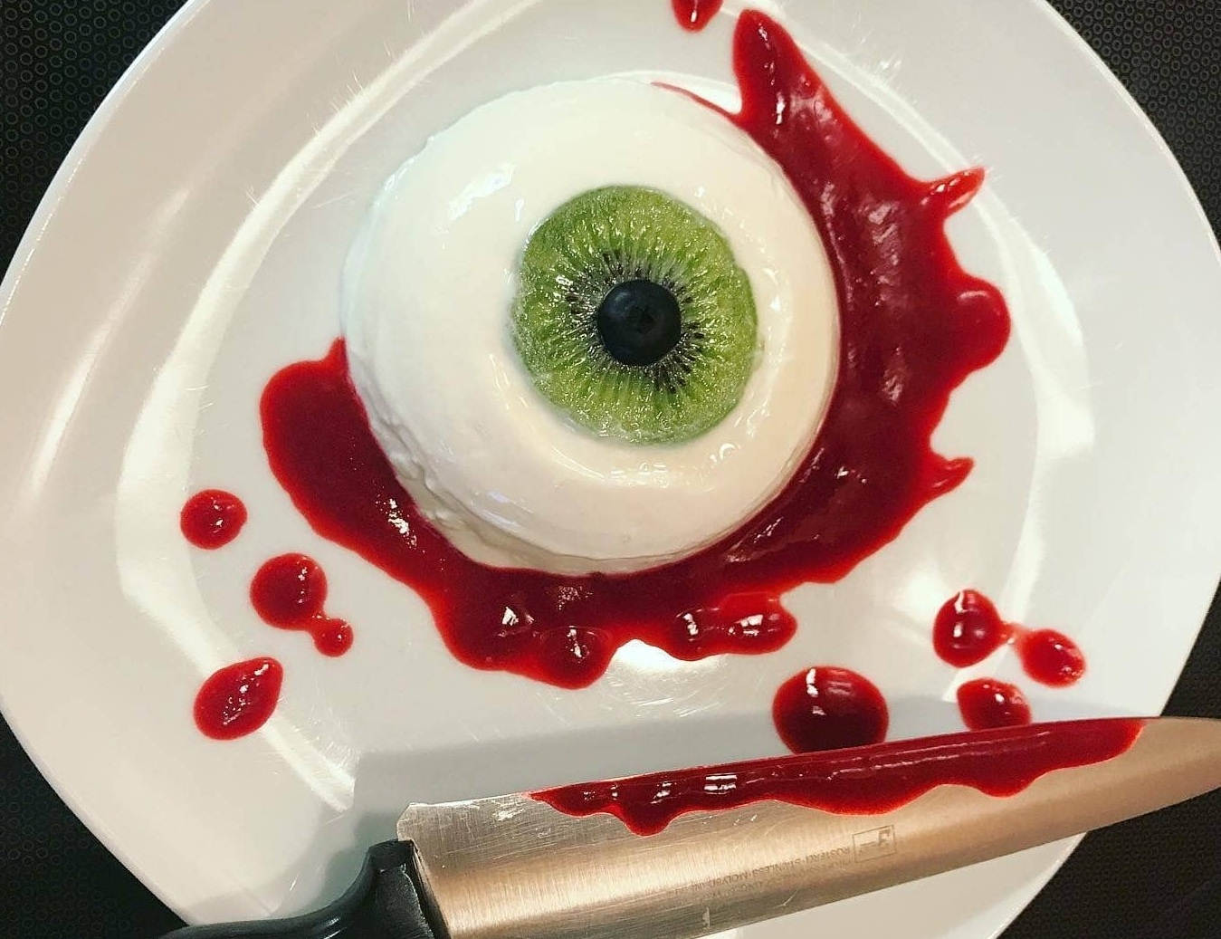 Chiem nguong nhung mon an Halloween doc dao the gioi hinh anh