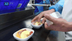 Nha bep hang khong lon nhat the gioi phuc vu 185.000 suat an/ngay hinh anh