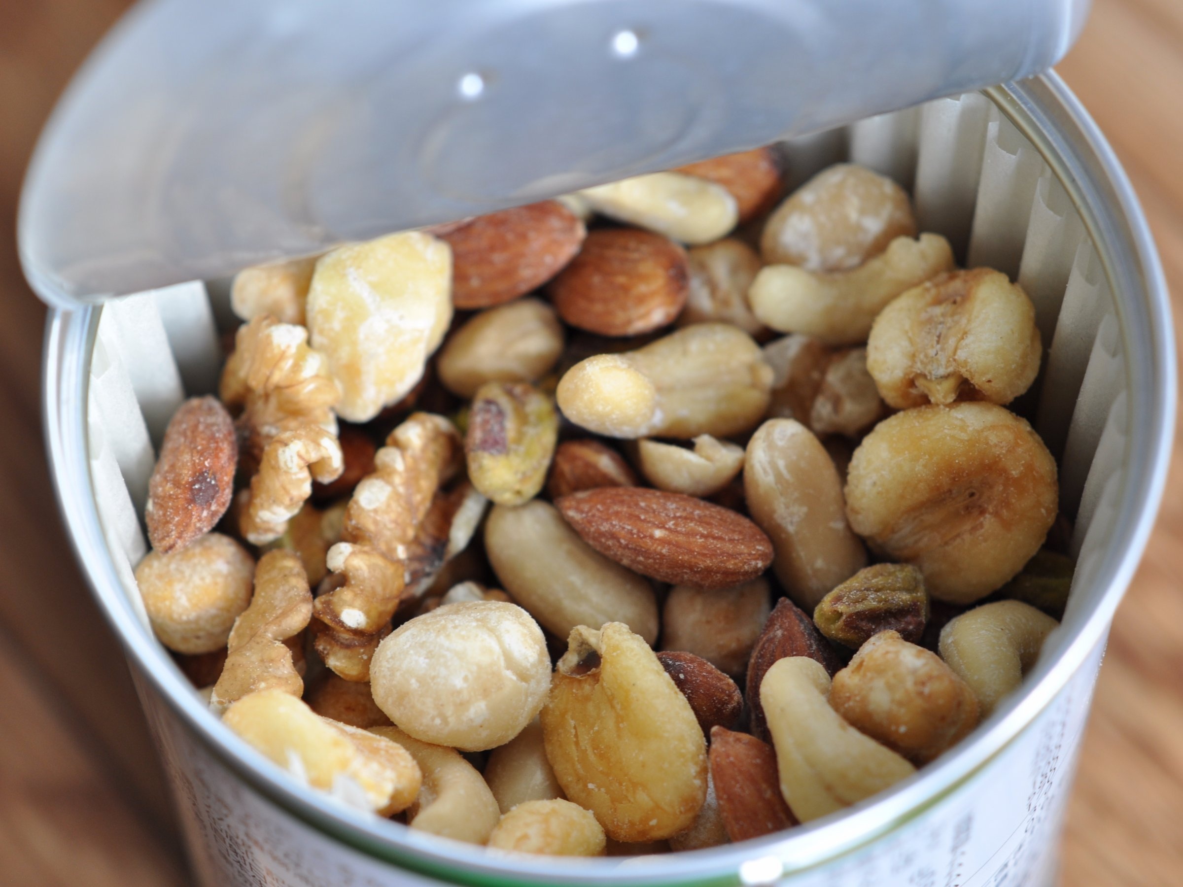 thuc pham het han van dung duoc anh 3