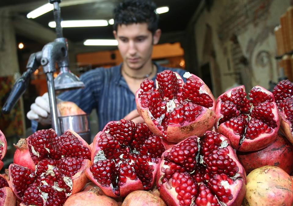 Vem nhoi, nuoc ep luu va cac mon an duong pho day me hoac o Tho Nhi Ky hinh anh