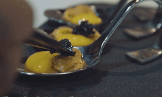 Muon cach thuong thuc nhim bien cao cap tai nha hang Singapore hinh anh