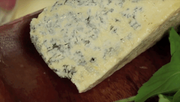 Pho mai xanh hao hang duoc lam nhu the nao? hinh anh