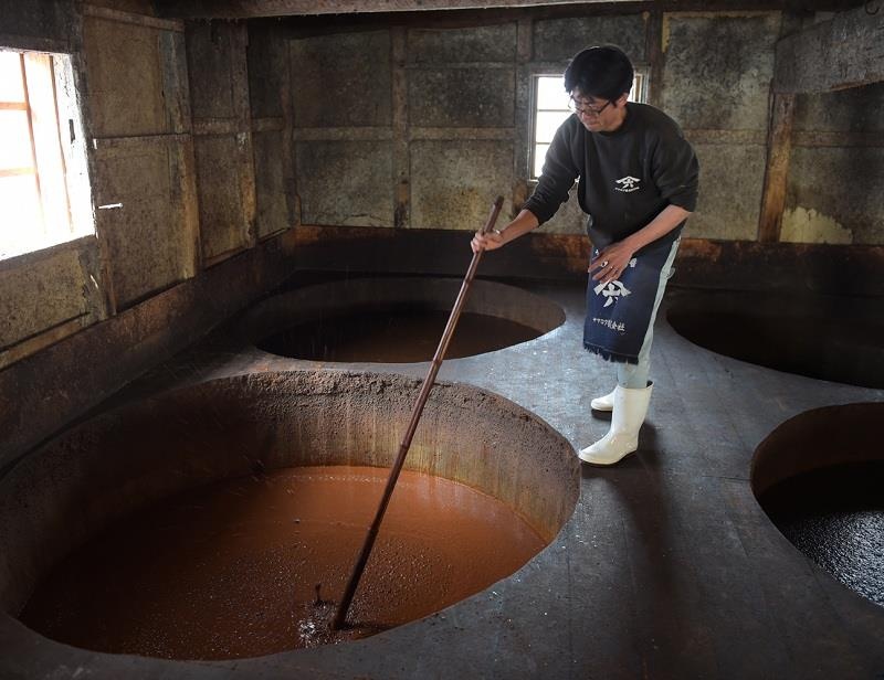 Nuoc tuong truyen thong chiem ty le 1% o Nhat Ban duoc lam ra sao? hinh anh