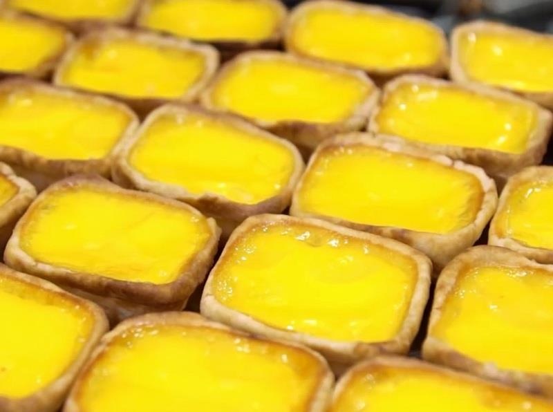 Cua hang banh trung hinh thoi vang noi danh 8 thap ky o Singapore hinh anh