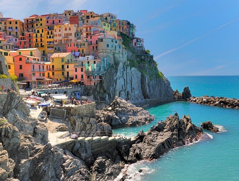 Ghe 5 ngoi lang ruc ro ben bo Dia Trung Hai, mien bien dep nhat Italy hinh anh