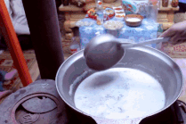 Sua lac da - thuc uong sinh ton o sa mac Gobi hinh anh