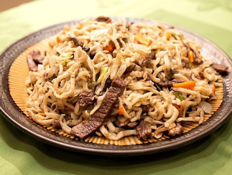 Nguoi Mong Co nau mi Tsuivan bang da nong nhu the nao? hinh anh