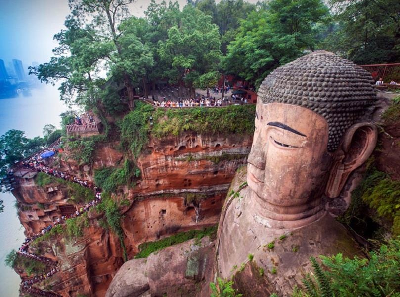 Tuong Phat bang da lon nhat the gioi, mat gan 100 nam xay dung hinh anh