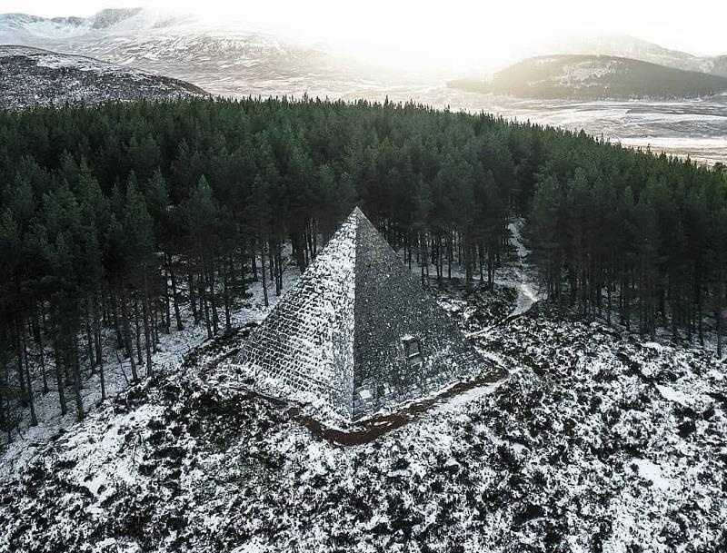 Kham pha kim tu thap khong lo - dai tuong niem chong nu hoang Victoria hinh anh