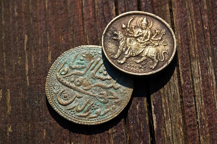 Cam dong rupee 'vuot bien' va cac quy dinh xuat nhap canh la hinh anh