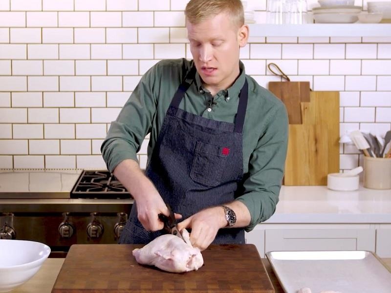 Rut xuong ga nguyen con nhanh le nhu dau bep chuyen nghiep hinh anh